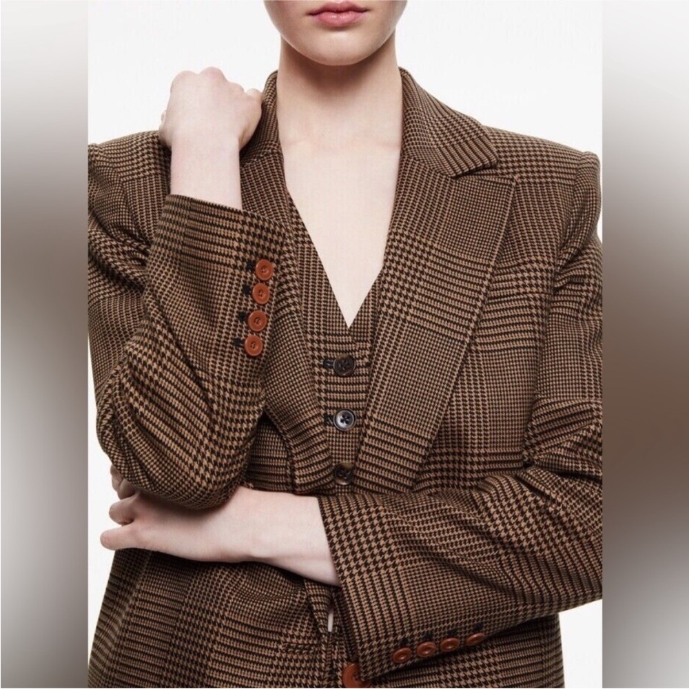 Alice + Olivia Colley Strong Shoulder Blazer - Picture 6 of 12